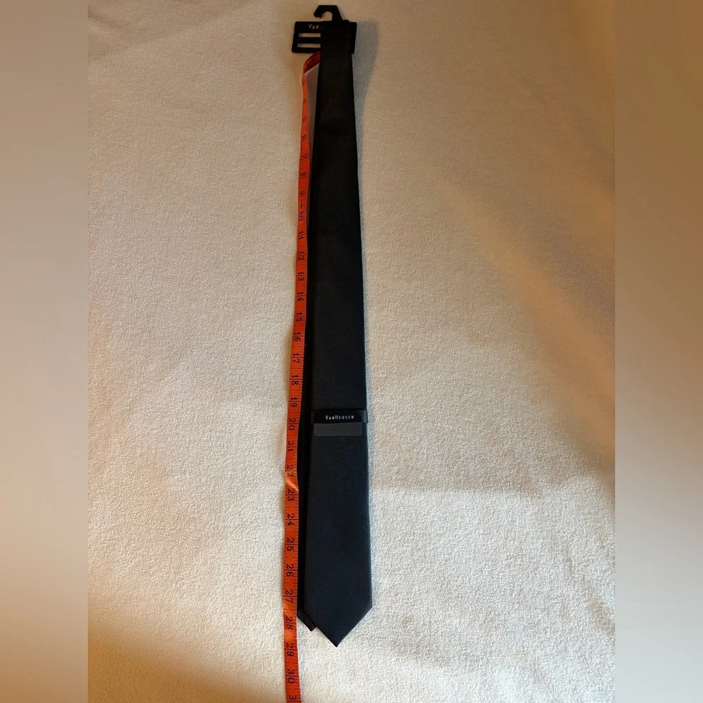 Van Heusen Classic Black Necktie with Tie Tac bar - Picture 2 of 4